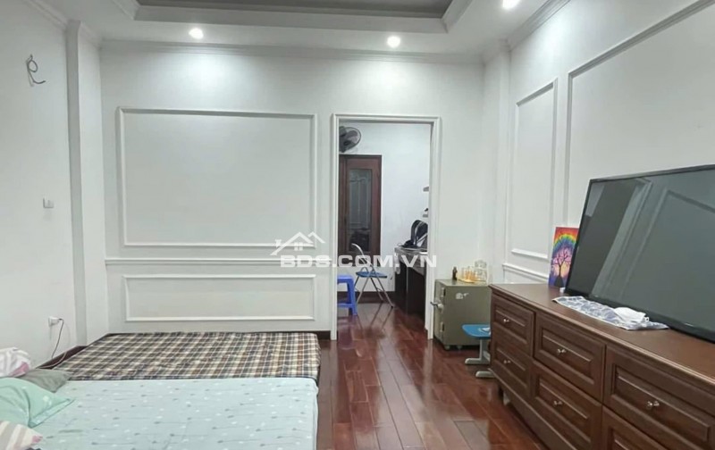 BÁN NHÀ QUẦN NGỰA BA ĐÌNH PHÂN LÔ Ô TÔ TRÁNH 6 TẦNG THANG MÁY
70M 23,6 TỶ